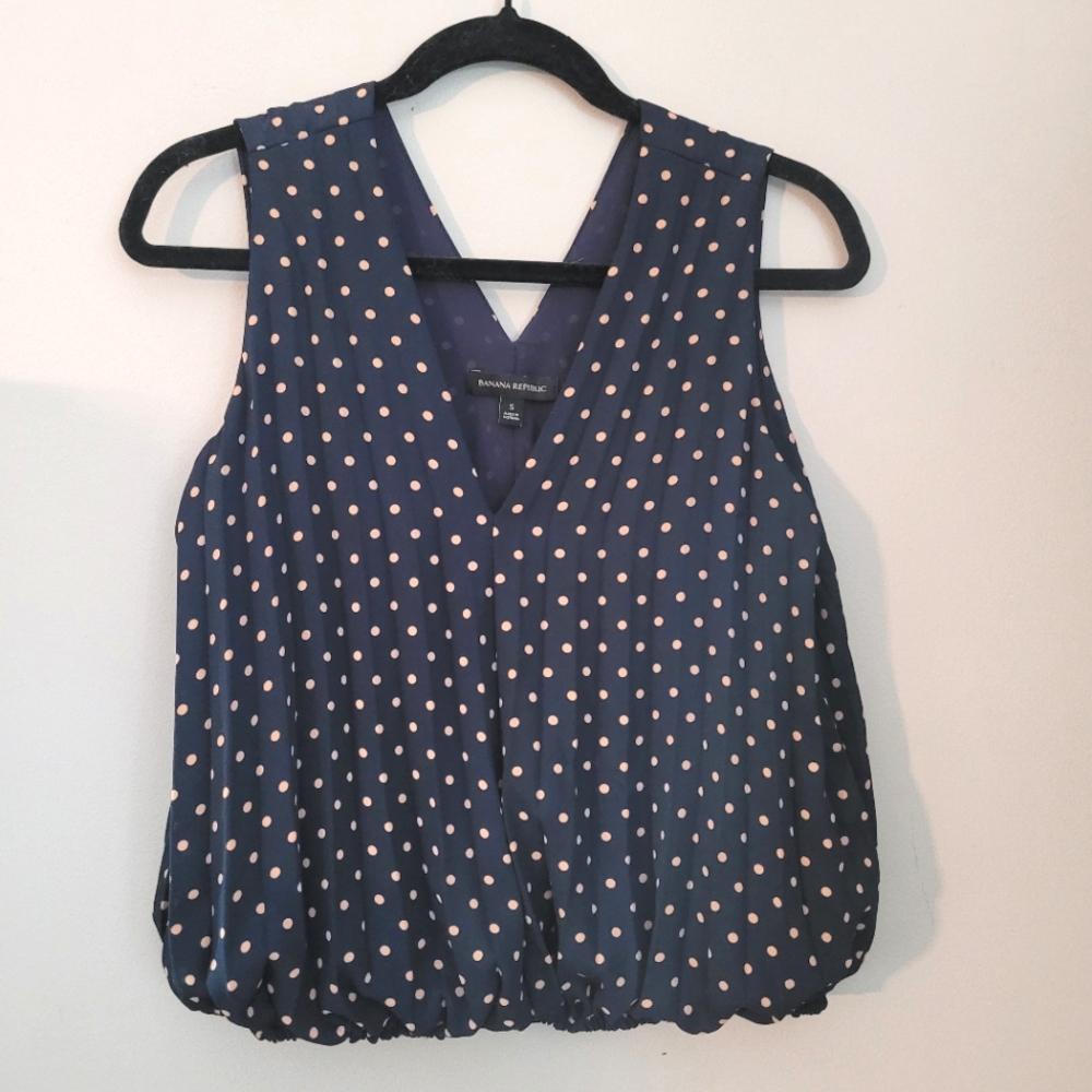 Banana Repubic V-Neck Blouse. Pleated Bubble Style